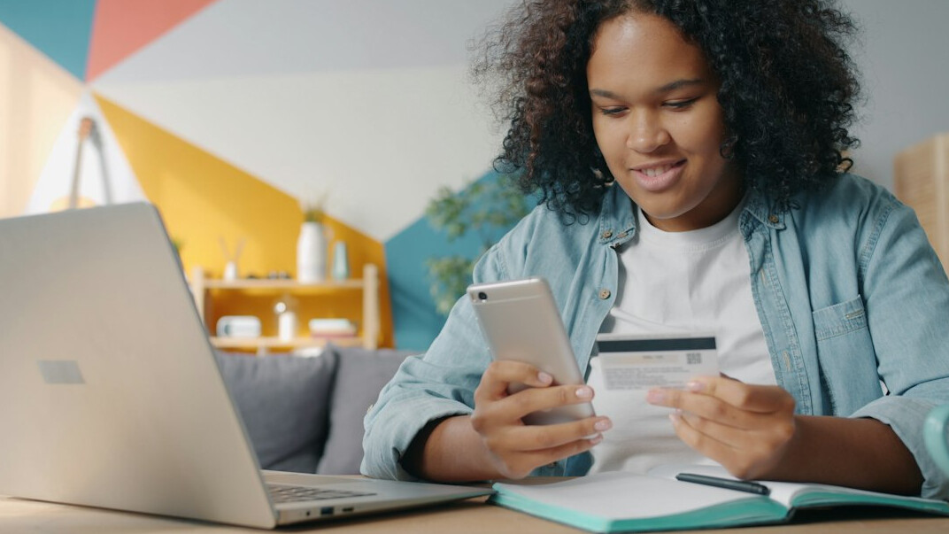 student taking online finance course
